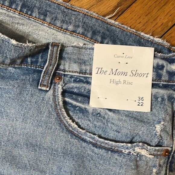 Abercrombie mom short  distressed cut offs - Picture 2 of 5